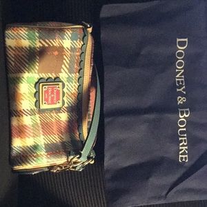 Dooney & Bourke pocketbook